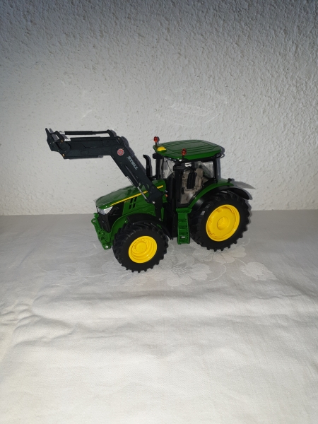 John Deere 7 R mit Frontlader